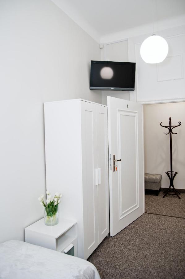 Rodmos Hostel Lublin Eksteriør bilde